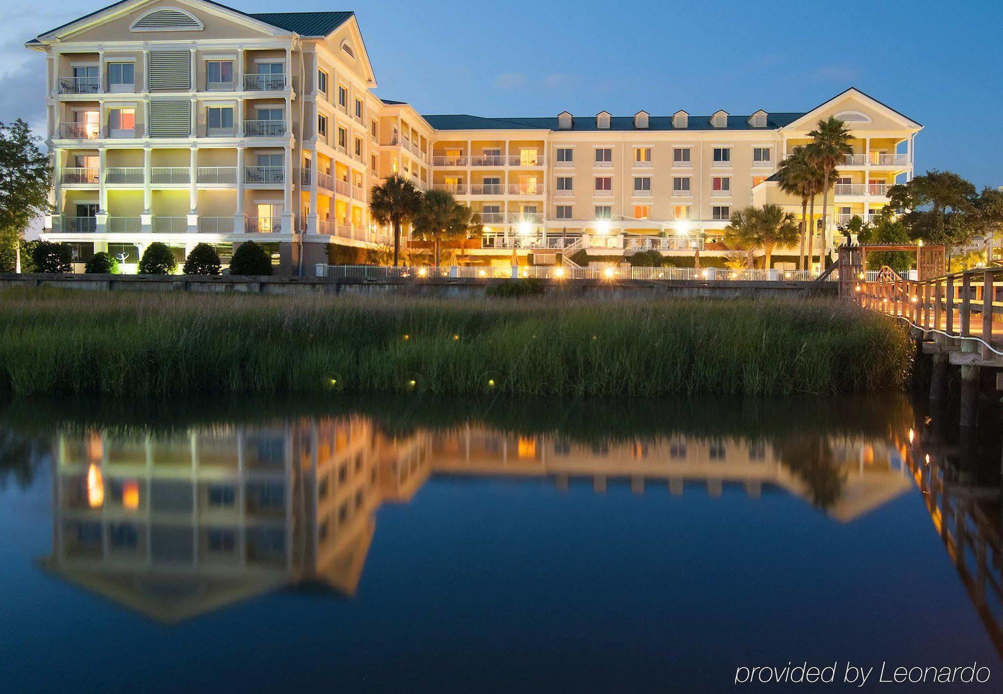 Courtyard Charleston Waterfront Hotel Exterior photo